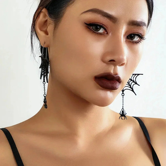 Halloween Sweet Cool Spider Mesh Fringe Earrings Dark Wind Metal Cutout - Picture 4 of 6